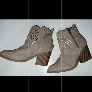 SUGAR United Western Booties, Woman’s Size 8, Grey